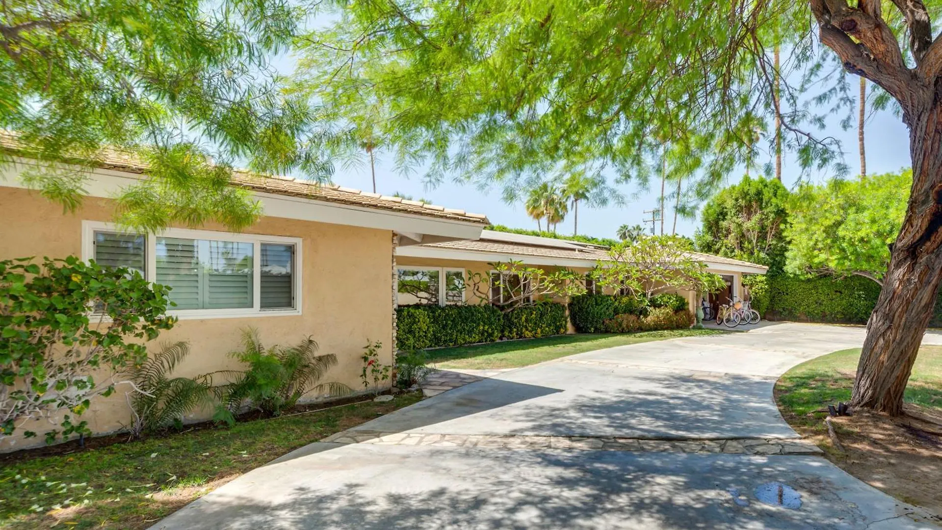 Palm Springs Home Patio, Pool And Mountain Views! Palm Springs