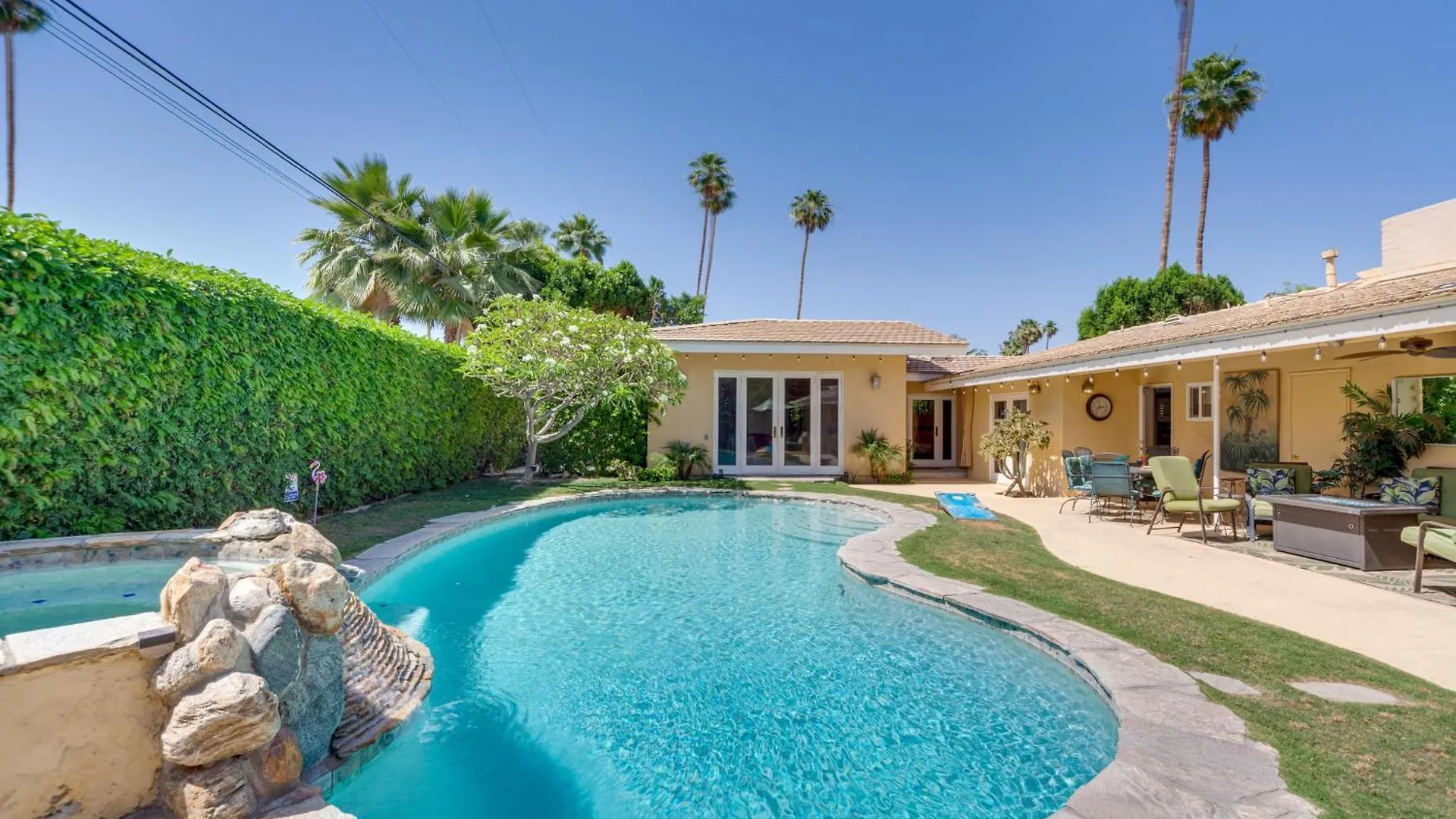 Palm Springs Home Patio, Pool And Mountain Views!
