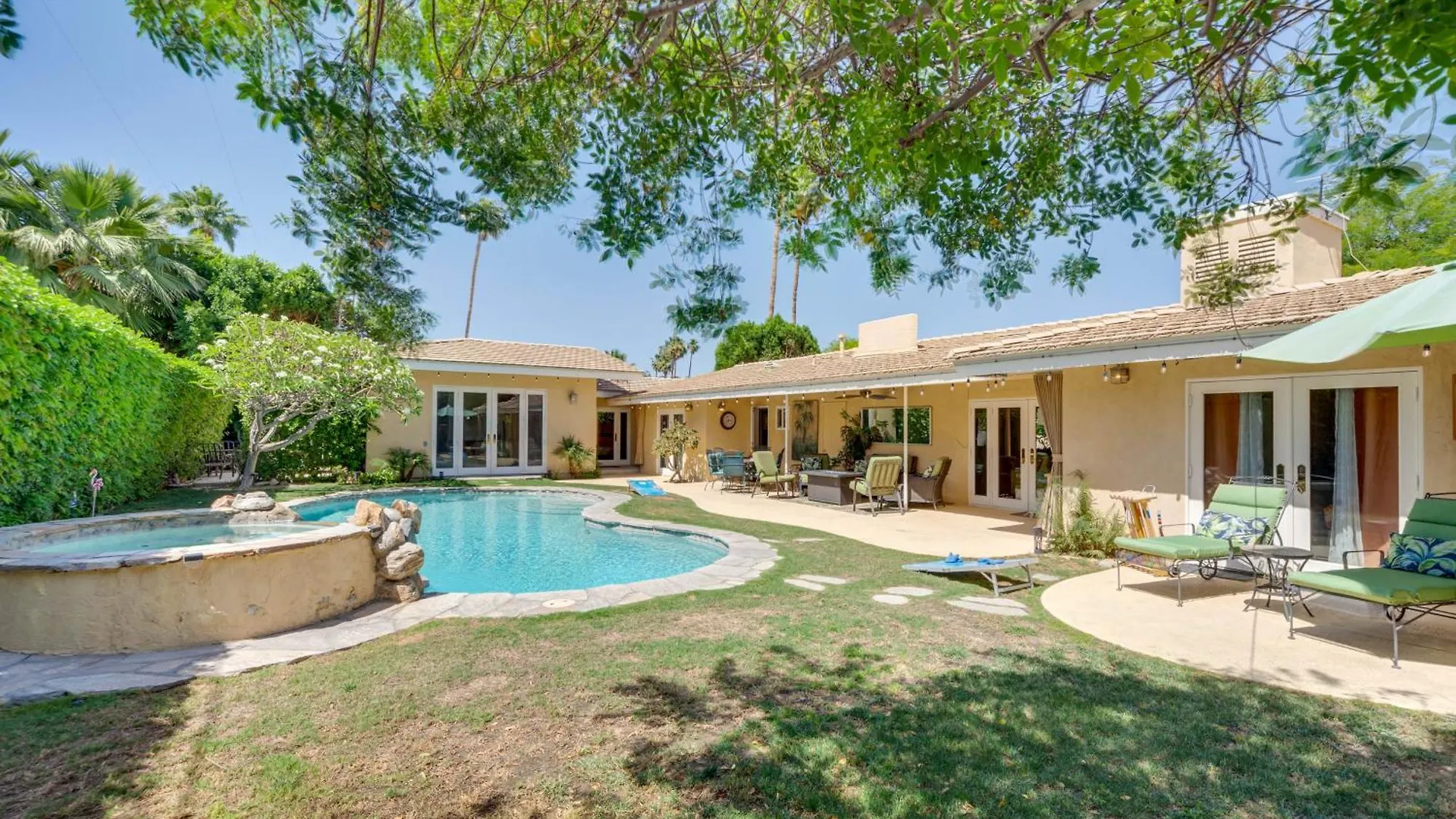 Palm Springs Home Patio, Pool And Mountain Views!